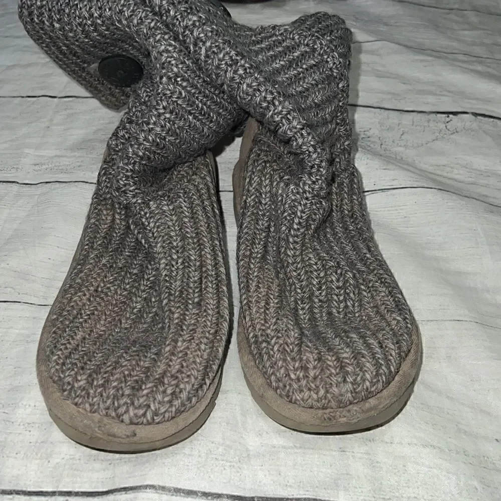 UGG Classic Cardy Gray Crochet Button Boots Sweater sz 2 Girls Kids